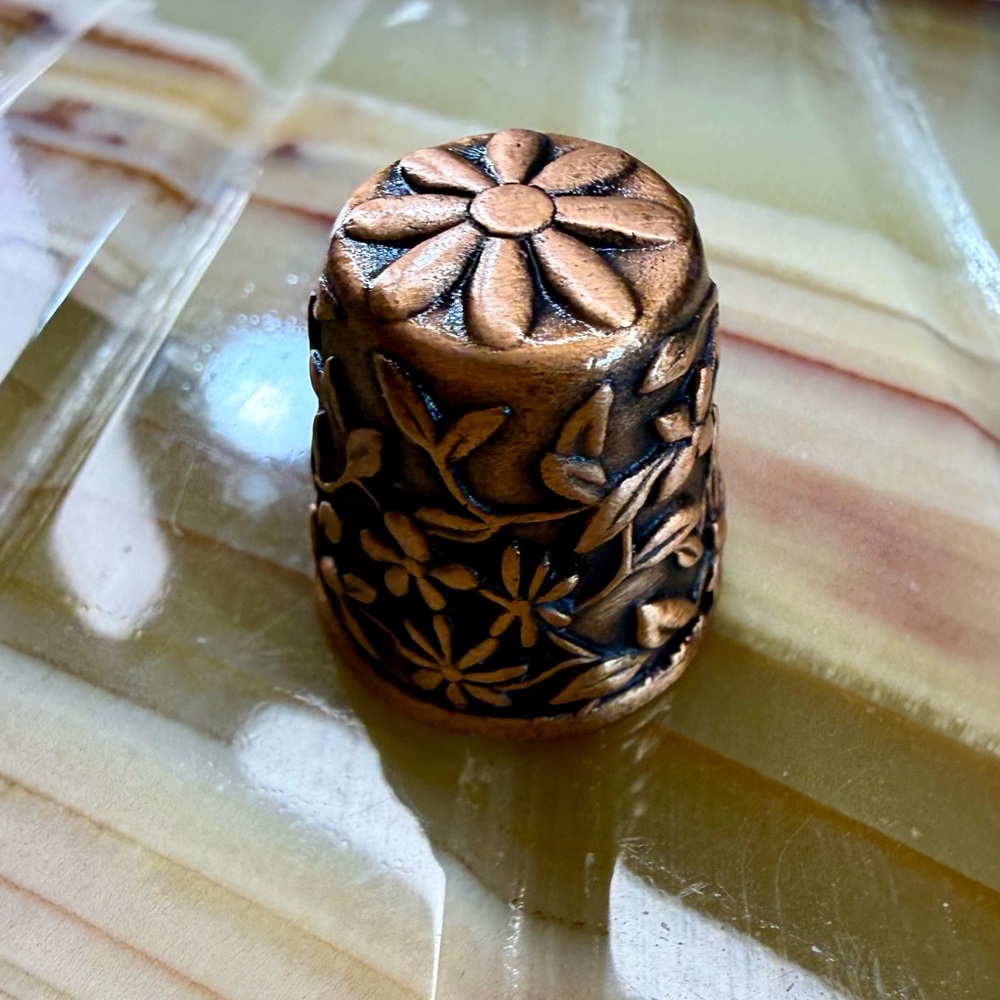Vintage Cooper Decorative Thimble Dove & Floral Design - Picture 2 of 4